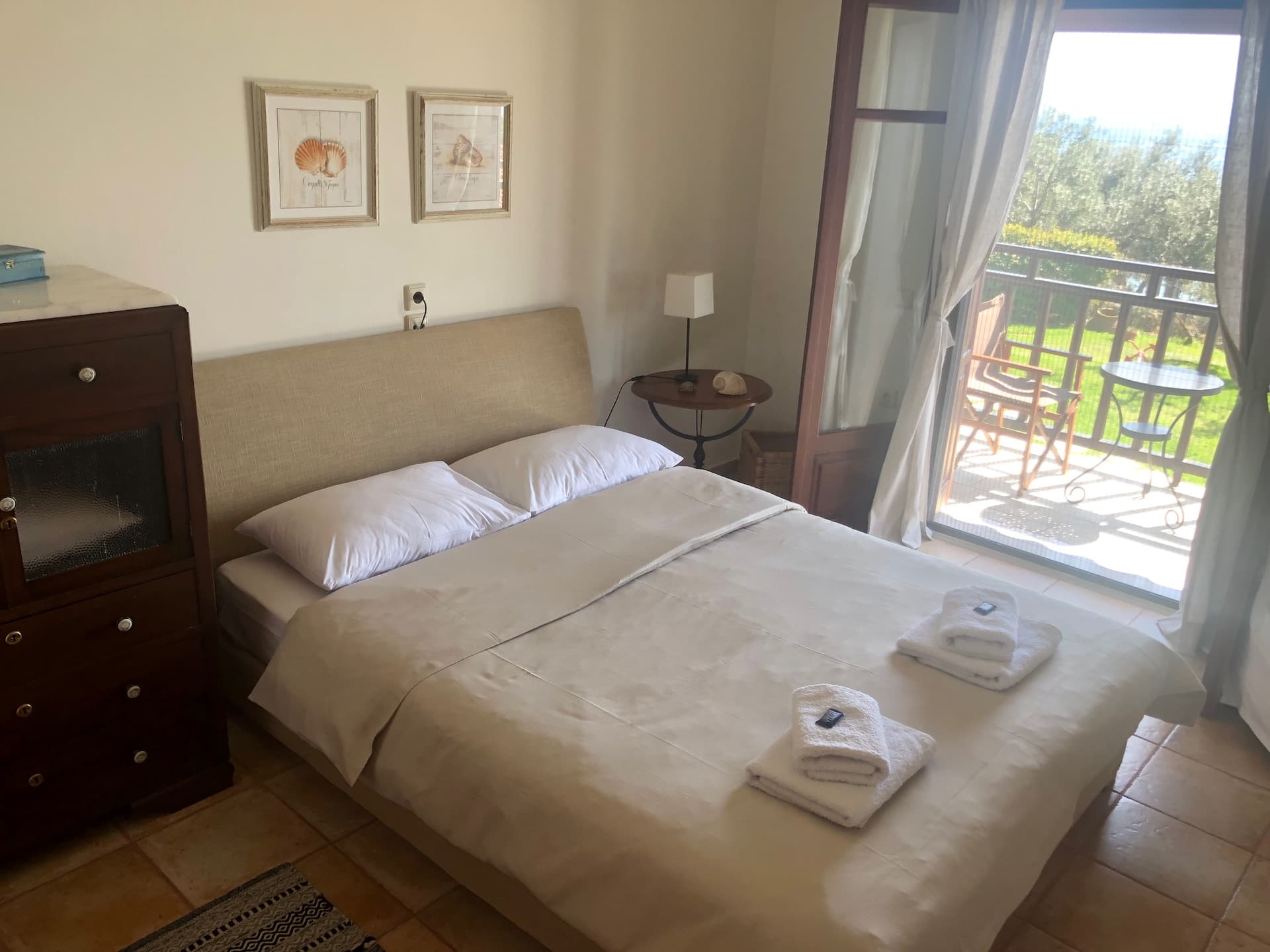 Bedroom with double bed